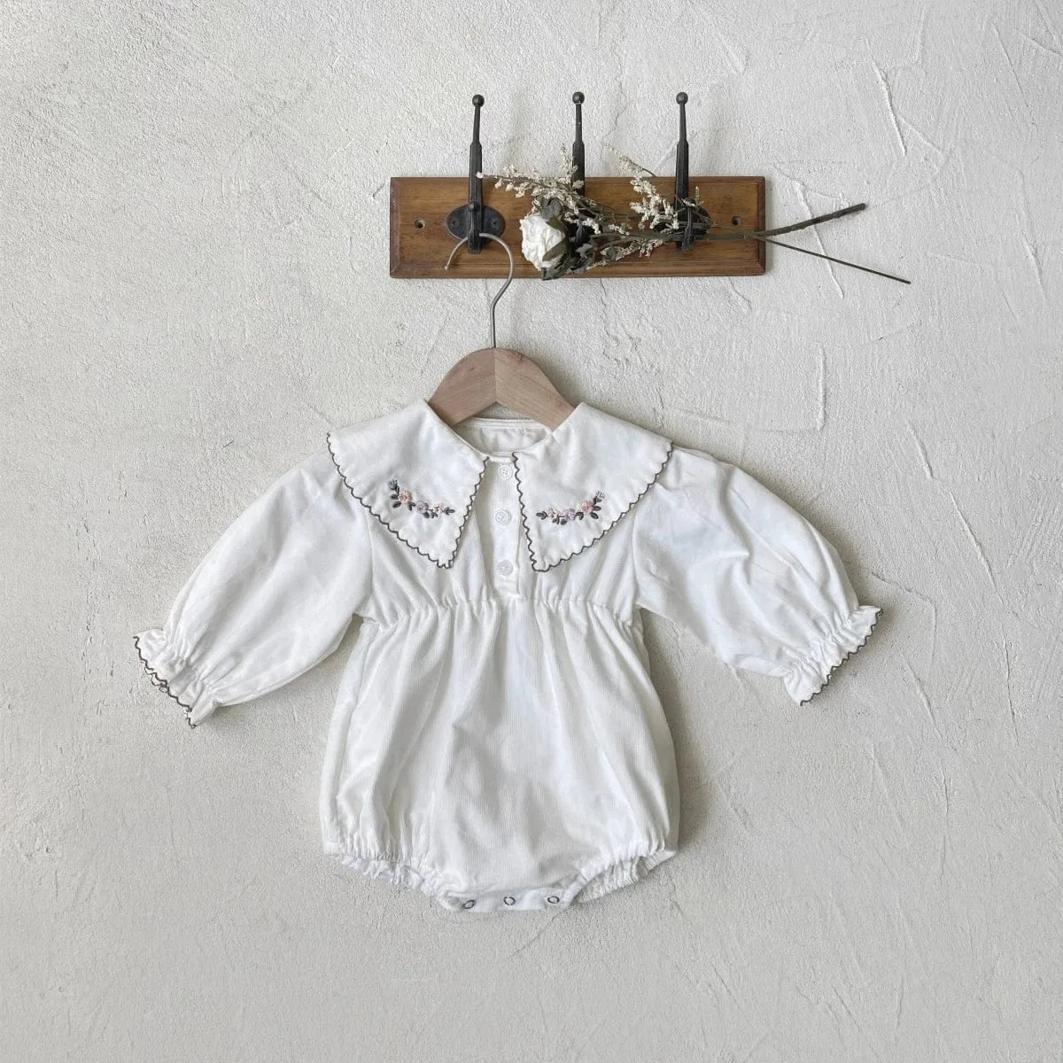 長袖ロンパース Beige White / 6M  66CM ベビーロンパース フラワー刺繍長袖ボディスーツ【mh0008533】