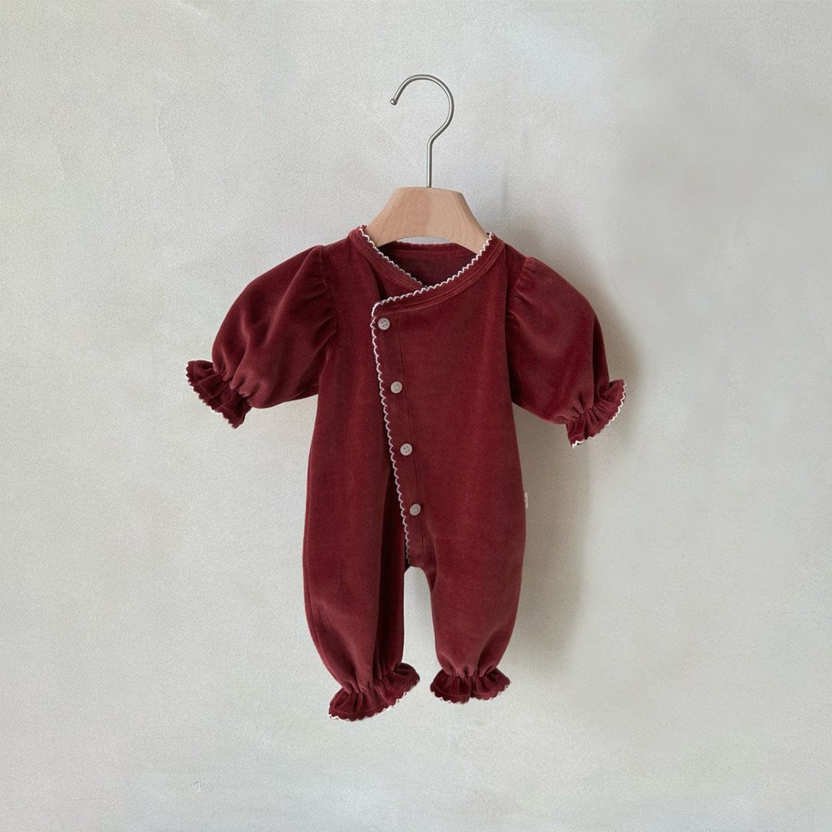 長袖ロンパース Burgundy jumpsuit / 66cm 長袖パフスリーブジャンプスーツ ボンネット帽子セット【mh0009662】