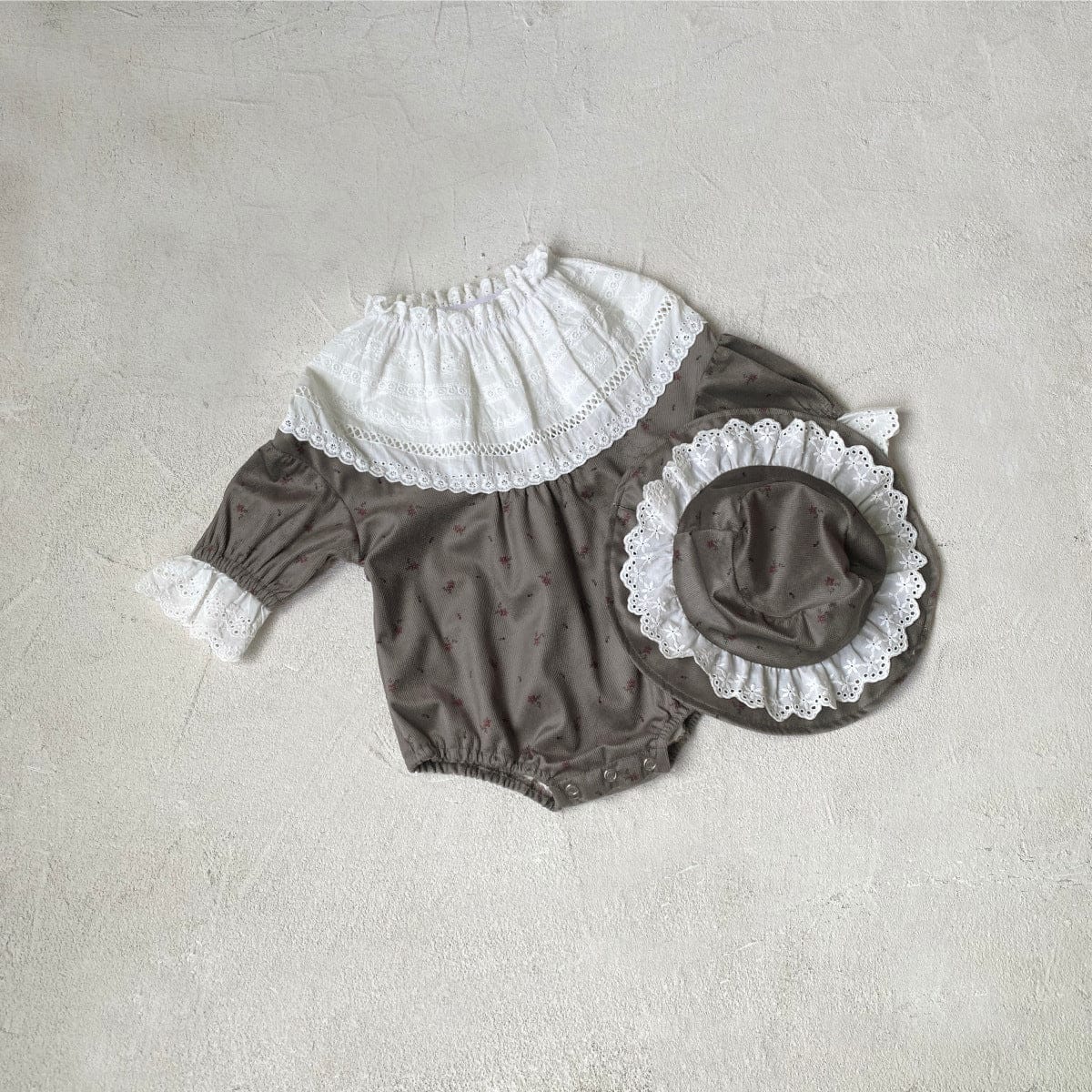 長袖ロンパース coffee 2pcs / 66cm 6M ベビーロンパース帽子セット レースフリル長袖ボディスーツ+バケットハット【mh0008522】