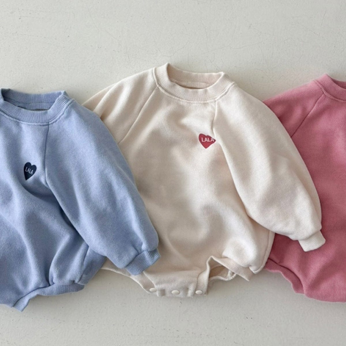 長袖ロンパース Cream / 66cm ハート刺繍ロンパース ラグラン袖 スウェット コットンボディスーツ【mh0010892】