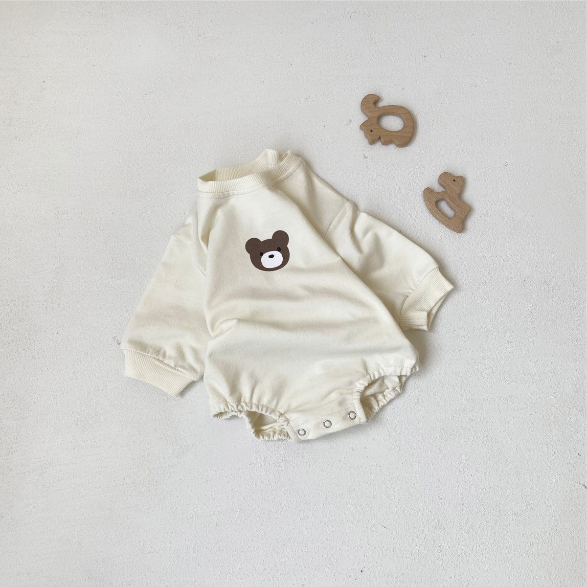 長袖ロンパース Cream jumpsuit / 66cm ベアくまプリント長袖ロンパース 耳付き帽子セット【mh0009670】