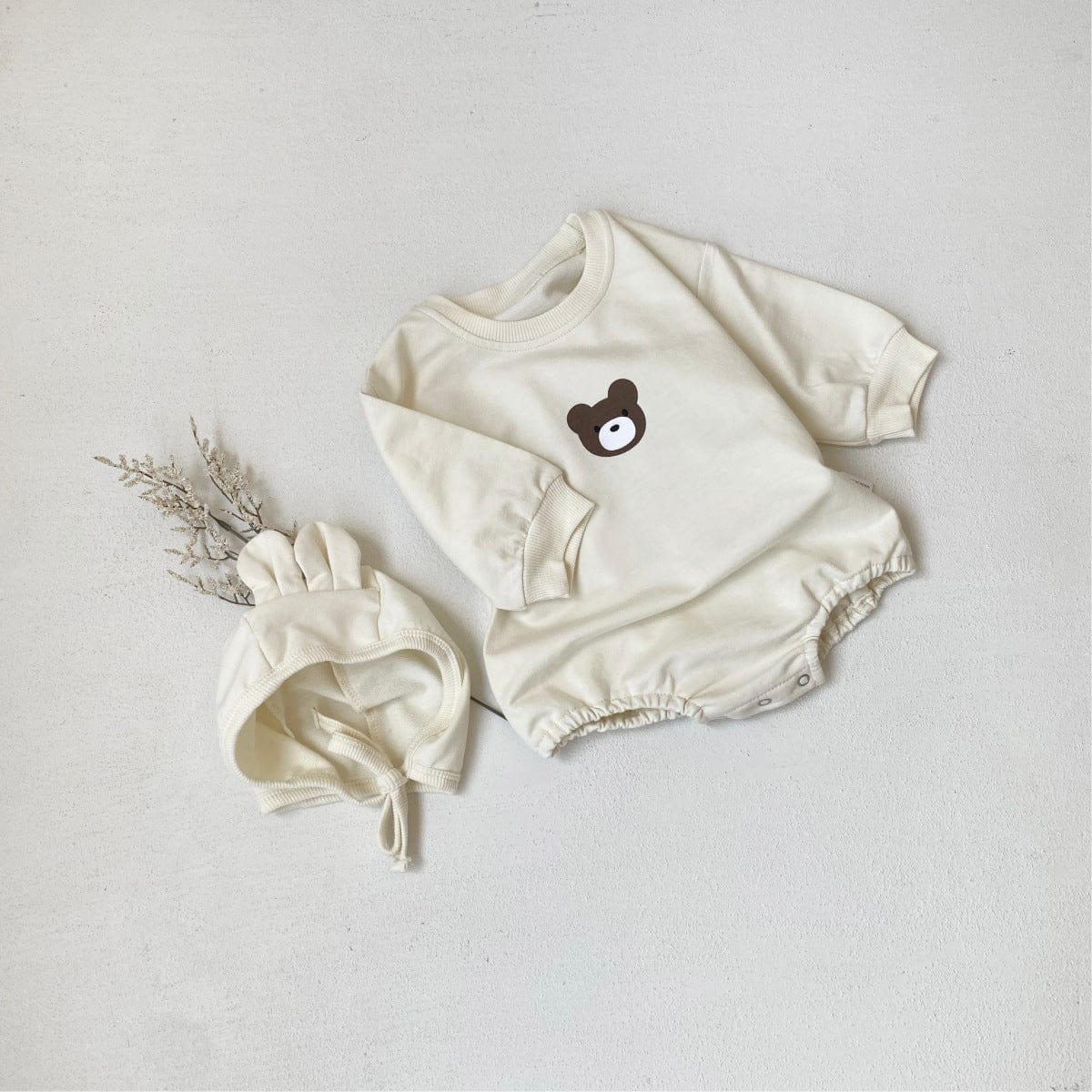 長袖ロンパース Cream suit (jumpsuit + hat) / 66cm ベアくまプリント長袖ロンパース 耳付き帽子セット【mh0009670】