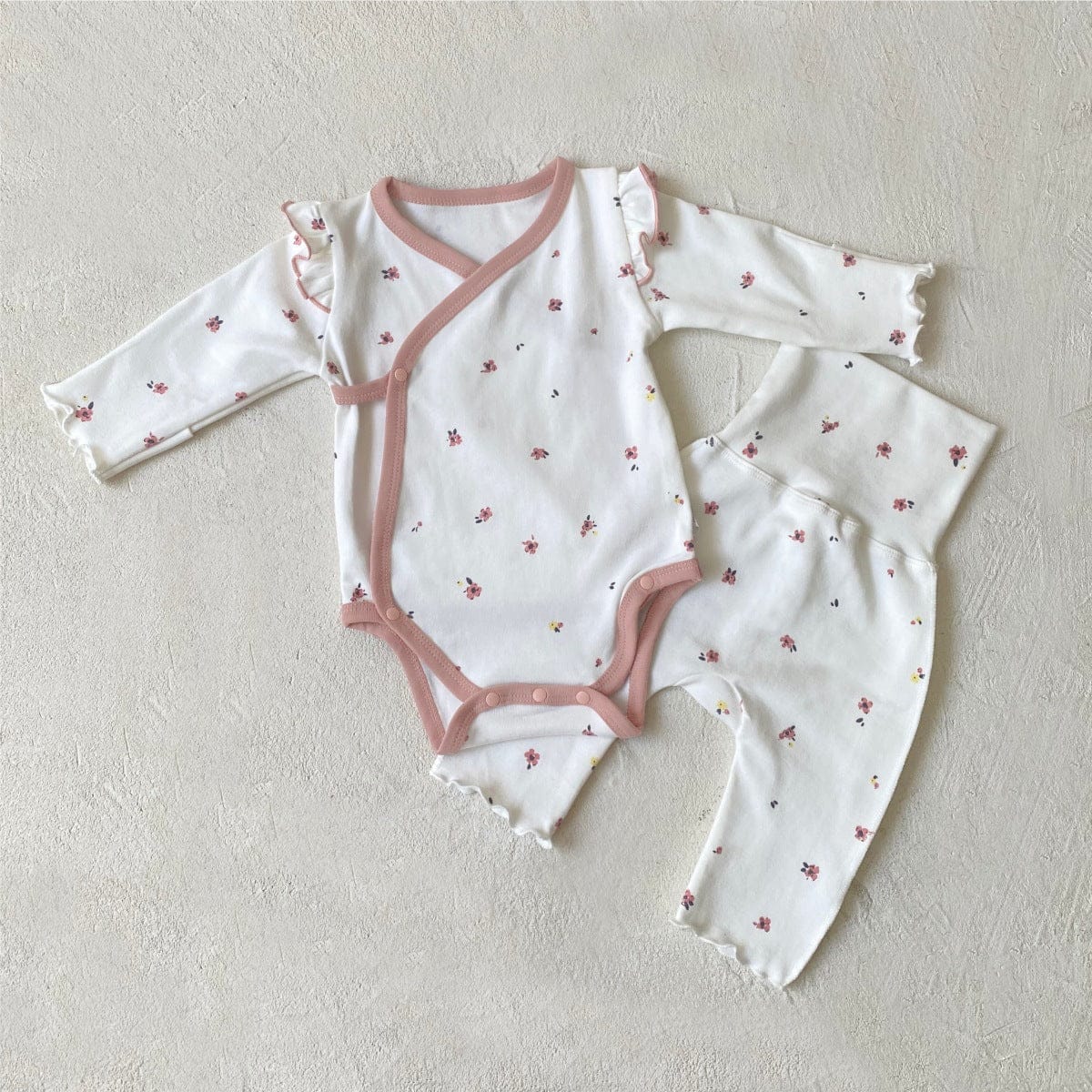 ロンパースセットアップ Crushed Flower Set (Jumpsuit + Pants) / 66cm ベビーセットアップ 3点セット 長袖ボディスーツ+ハイウェストパンツ+フラワーキャップ帽子セット【mh0009026】