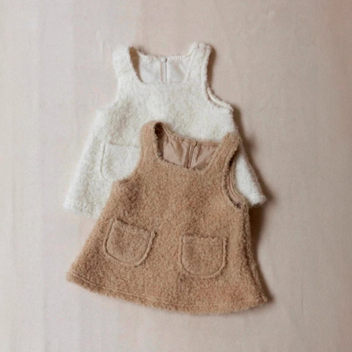 ノースリーブワンピース Curly Velvet Pocket Sleeveless Dress ボア スクエアネック ジャンパースカート【mh0011634】