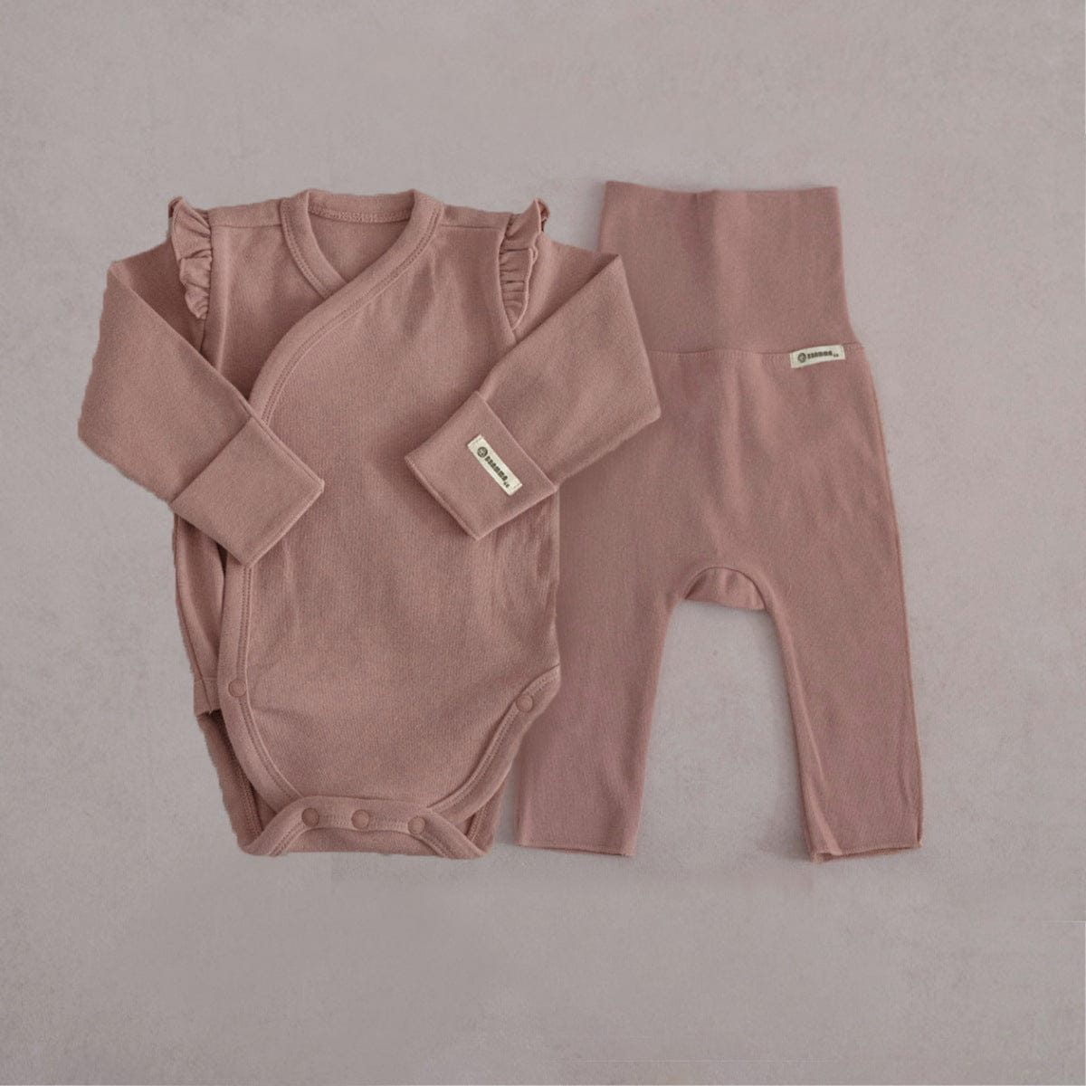 ロンパースセットアップ Dark Pink Suit (Jumpsuit + Pants) / 66cm ベビーセットアップ 3点セット 長袖ボディスーツ+ハイウェストパンツ+フラワーキャップ帽子セット【mh0009026】