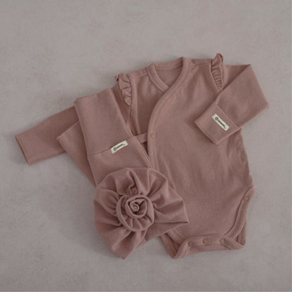 ロンパースセットアップ Dark pink three-piece set (jumpsuit + pants + hat) / 66cm ベビーセットアップ 3点セット 長袖ボディスーツ+ハイウェストパンツ+フラワーキャップ帽子セット【mh0009026】