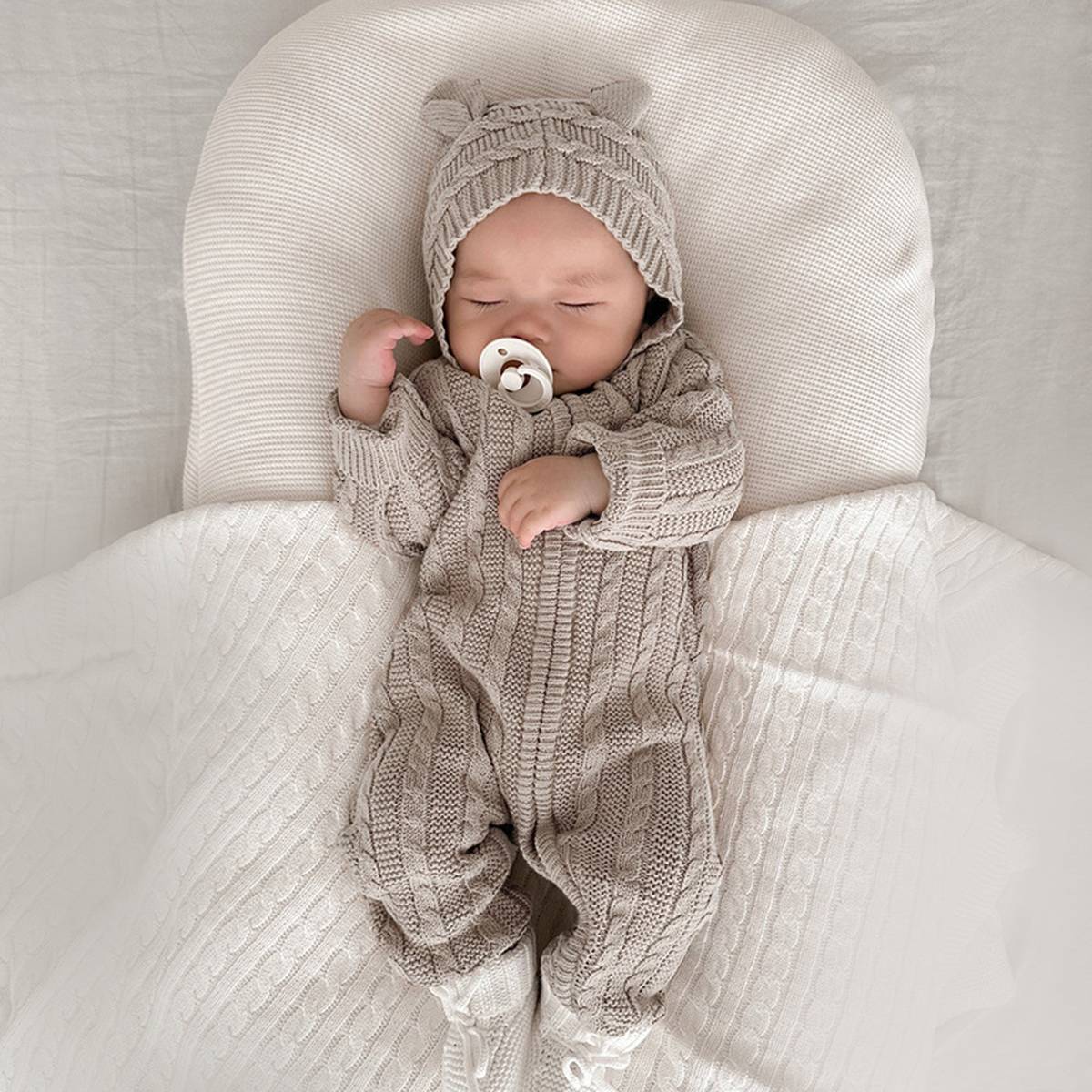 長袖ロンパース Gray / 66cm 長袖ロンパース ニット素材 ケーブル編み ベアくま耳フード カバーオール【mh0011368】