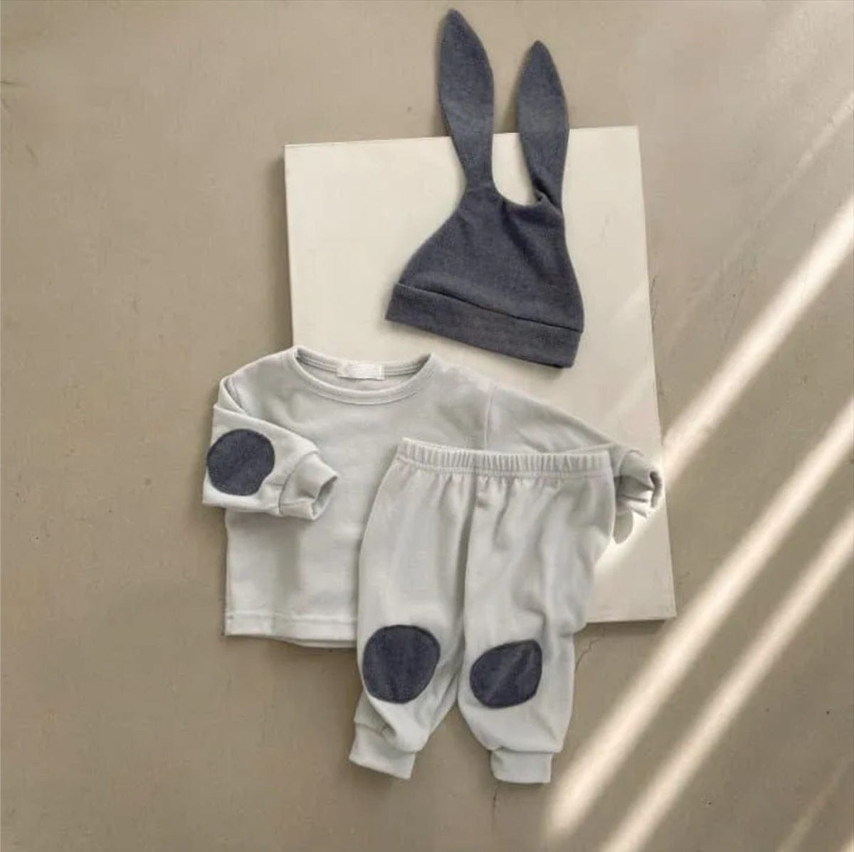 長袖セットアップ Gray Blue 3-Piece Set (Top + Pants + Hat) / 66cm うさ耳帽子ワッペン長袖トップス＋パンツセットアップ 3点セット【mh0011124】