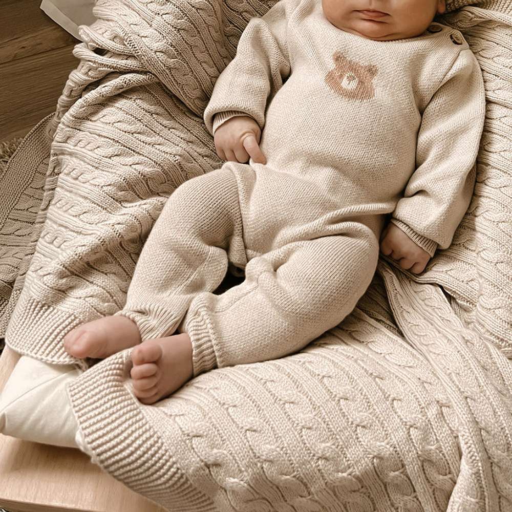 長袖ロンパース Jumpsuit / 66cm 長袖ニットジャンプスーツ | ベアくま刺繍 | ボンボンニット帽 セット【mh0011494】