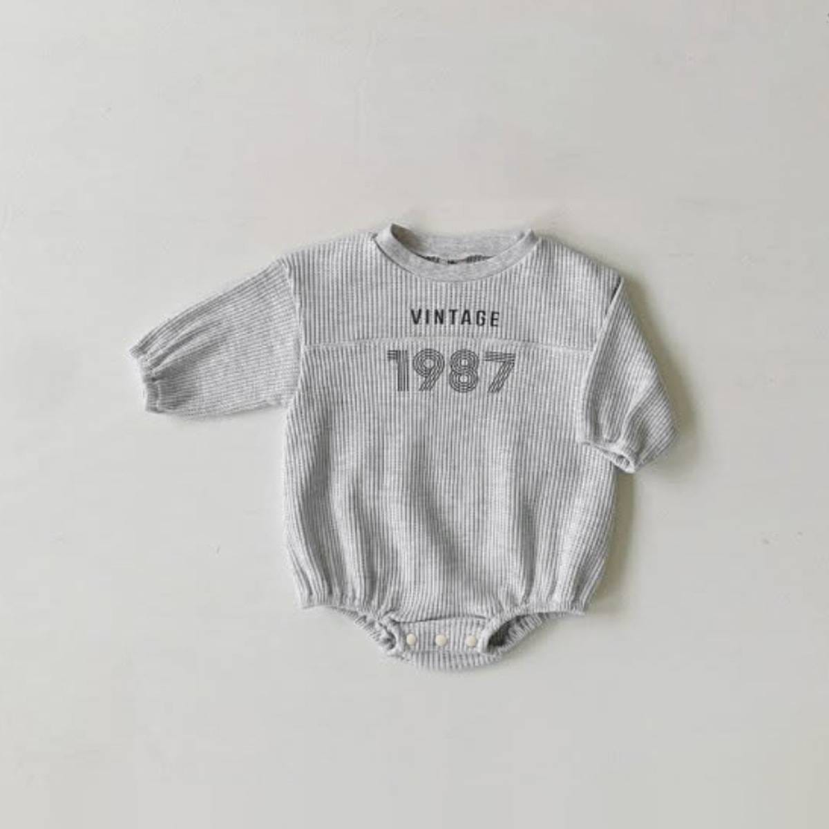 長袖ロンパース Light Gray / 66cm 長袖ロンパース ワッフル素材 数字ロゴプリント【mh0011355】