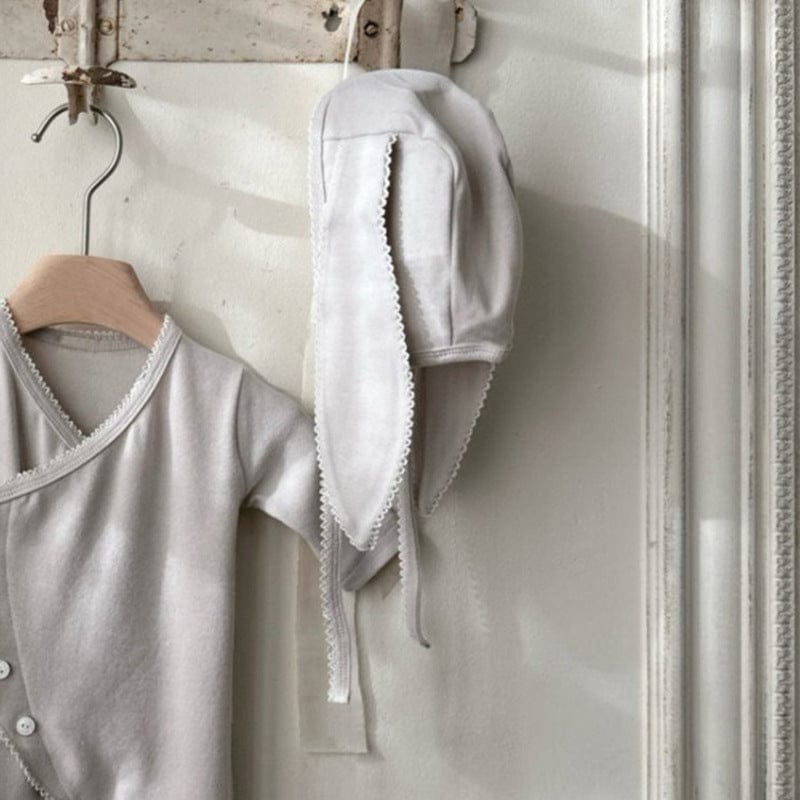 長袖ロンパース Light Gray Hat / One Size フロントリボンロンパース 足つきデザイン コットン新生児カバーオール【mh0010893】