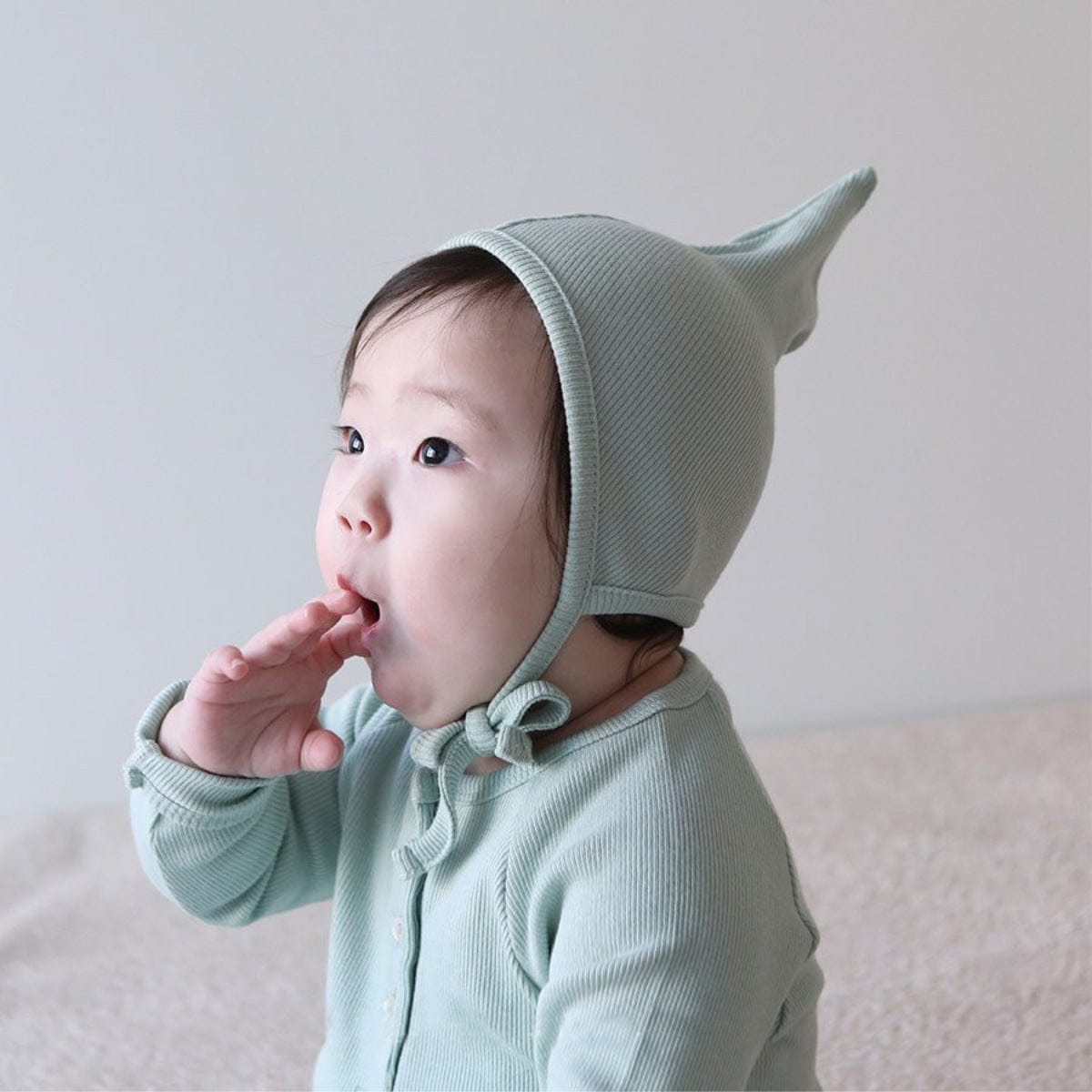 長袖ロンパース Light Green Hat / One Size とんがり帽子ロンパースセット ヘンリーネック リブ編み コットンカバーオール 2点セット【mh0010889】