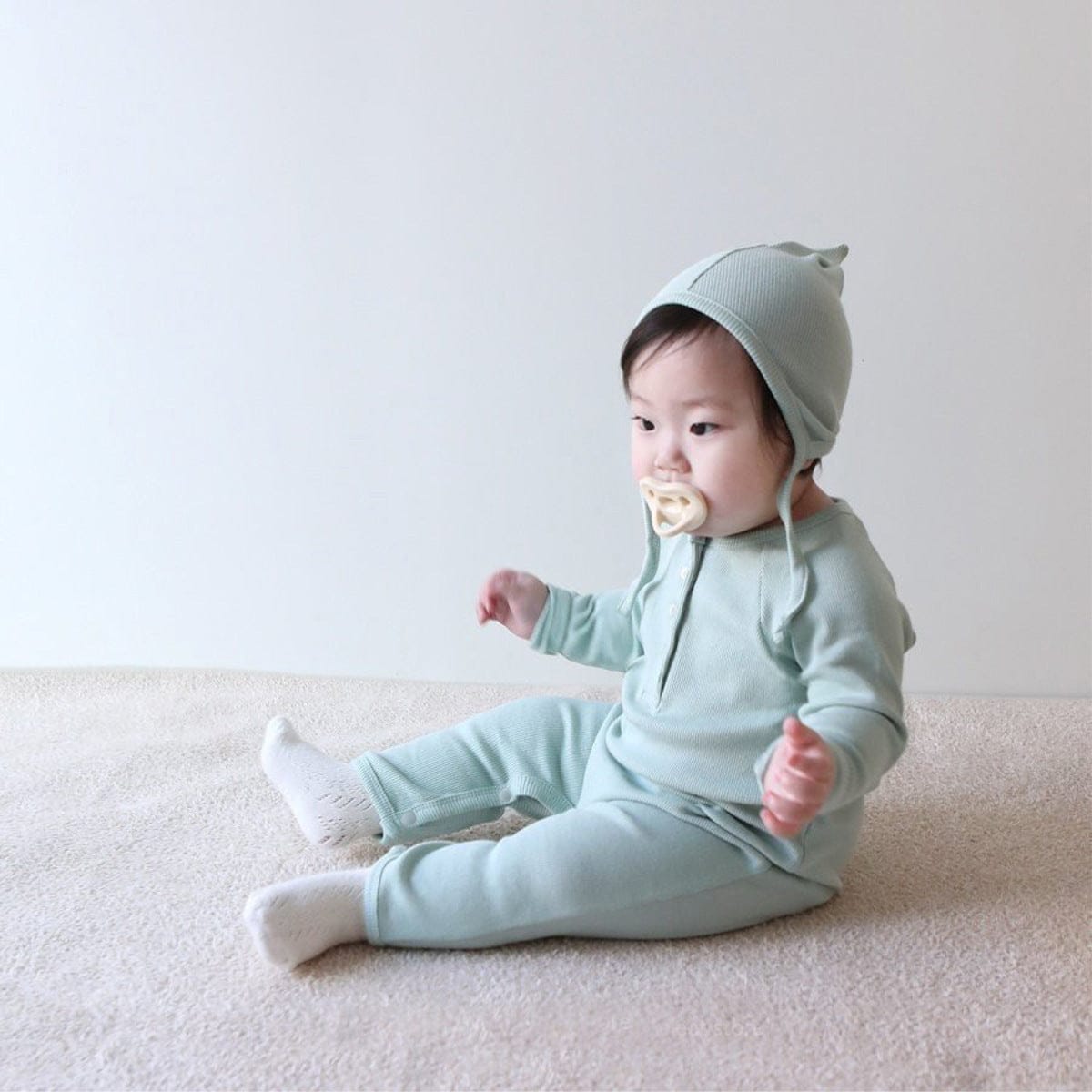 長袖ロンパース Light Green Set (jumpsuit + hat) / 66cm とんがり帽子ロンパースセット ヘンリーネック リブ編み コットンカバーオール 2点セット【mh0010889】