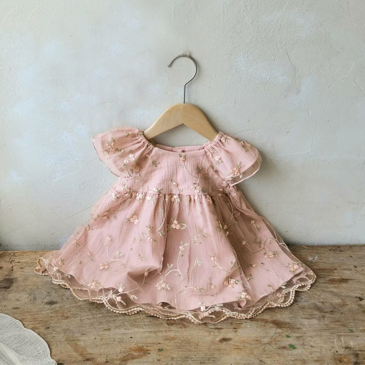 半袖ワンピース Light pink dress / 73cm 刺繍フラワーチュールフリルスリーブワンピース+レース刺繍ボンネット帽子セット【mh0010206】