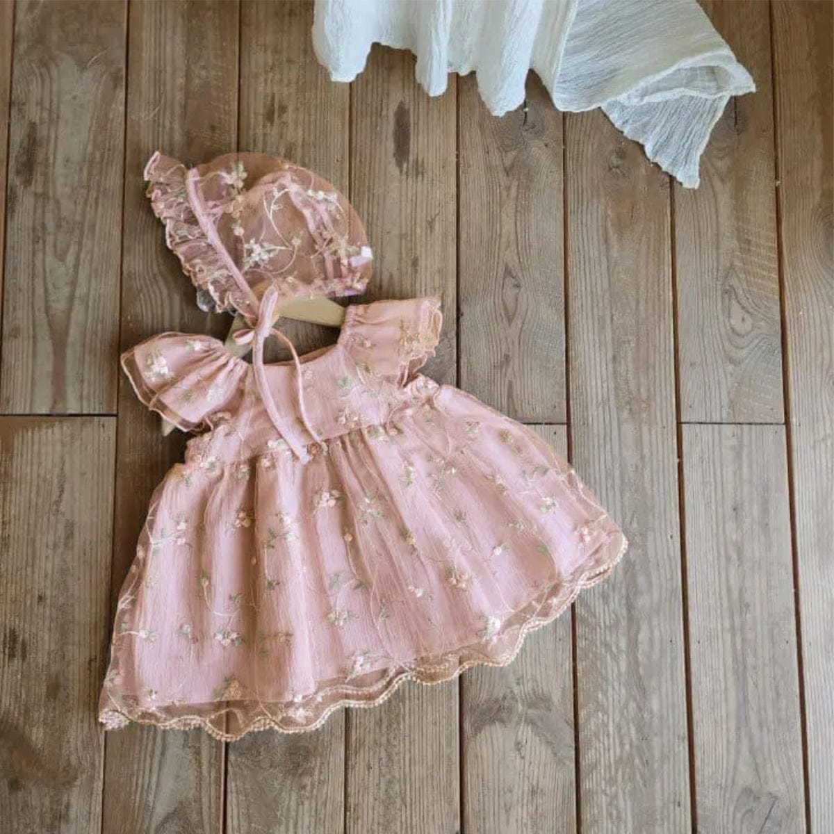 半袖ワンピース Light Pink Suit (Dress + Hat) / 73cm 刺繍フラワーチュールフリルスリーブワンピース+レース刺繍ボンネット帽子セット【mh0010206】
