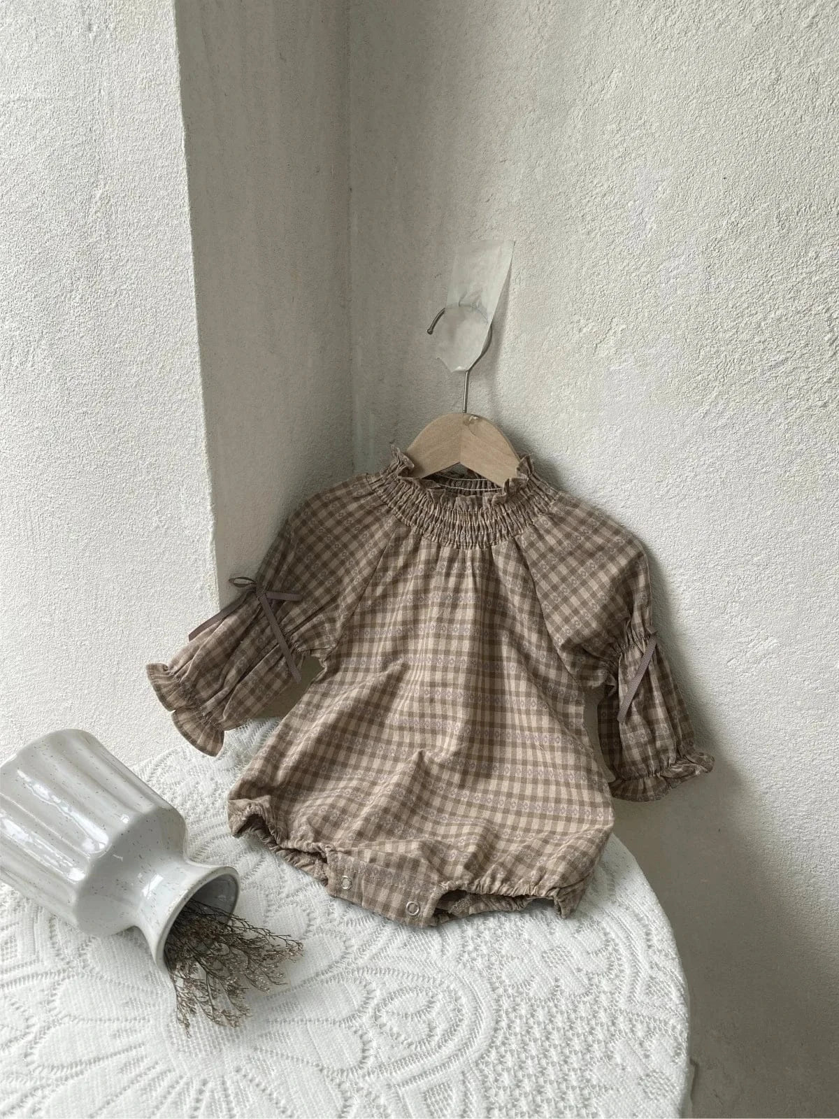 長袖ロンパース ベビーロンパース 長袖ボディスーツ リボン ベルスリーブ スタンドフリルカラー チェック【mh0006383】