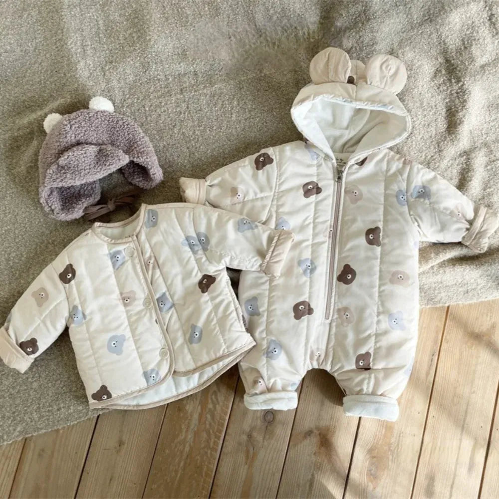 ショートコート・ジャケット・ジャンパー ベビーアウター/ジャンプスーツ ベアくまプリントキルティングブルゾンジャケット/耳付きフーディアウターロンパース【mh0007634】