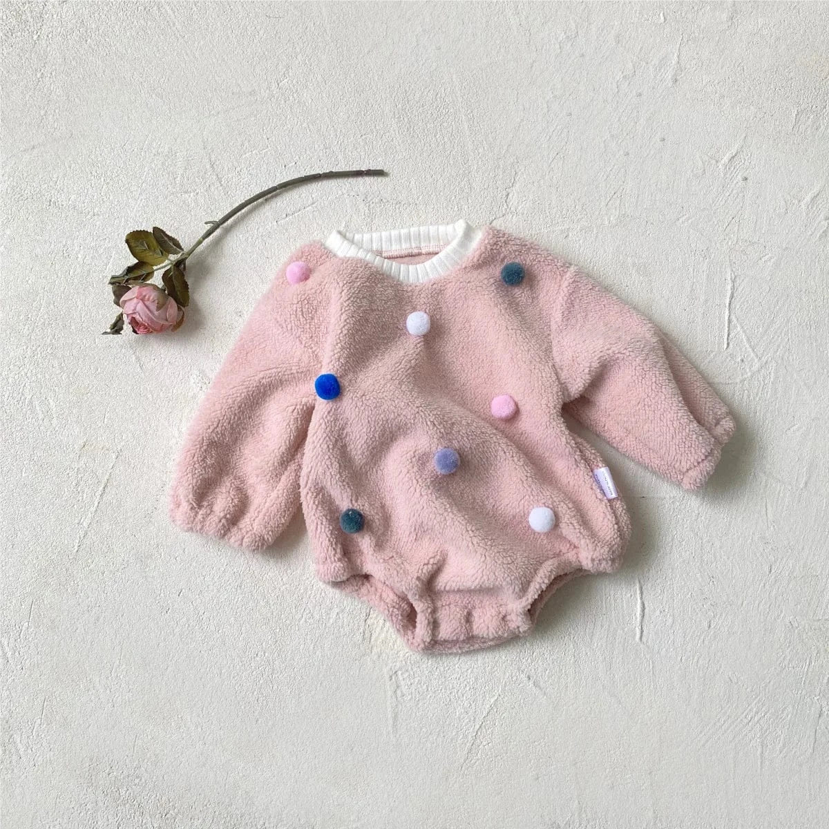 長袖ロンパース ベビーロンパース カラフルぽんぽんボアフリース長袖ボディスーツ【mh0008146】