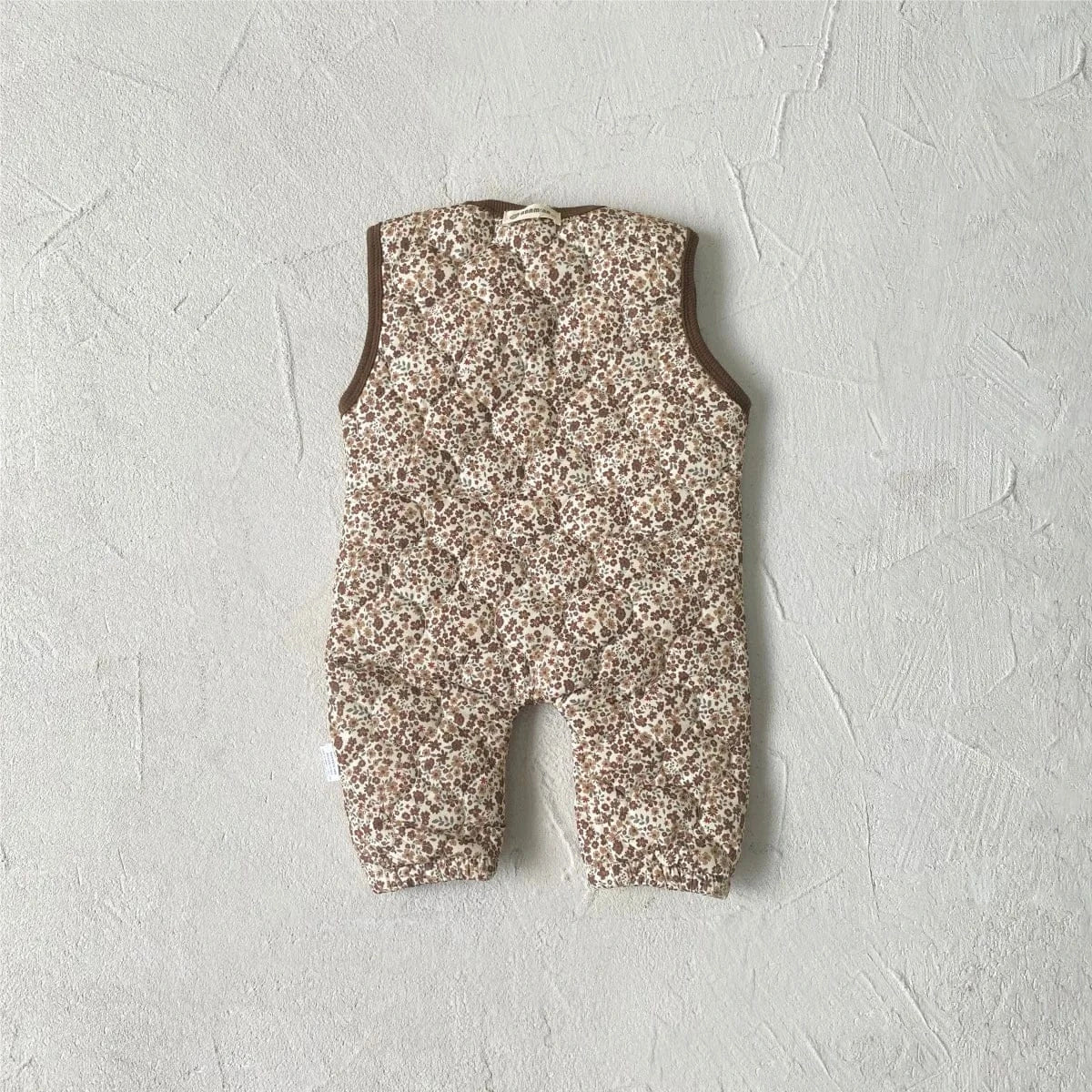 ノースリーブロンパース ベビージャンプスーツ キルティングフラワープリントバイピングノースリーブロンパース【mh0008149】