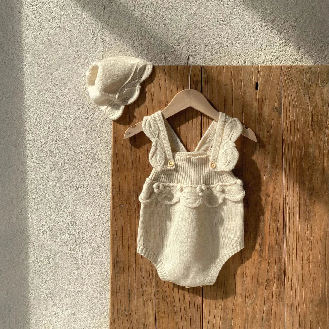 ノースリーブロンパース ベビーロンパース フリルサスペンダーニットボディスーツ+帽子セット【mh0008157】