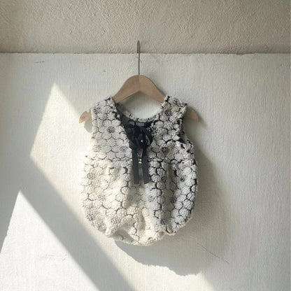 ノースリーブロンパース ベビーロンパース フラワーエンボスボアフリースノースリーブボディスーツ【mh0008482】