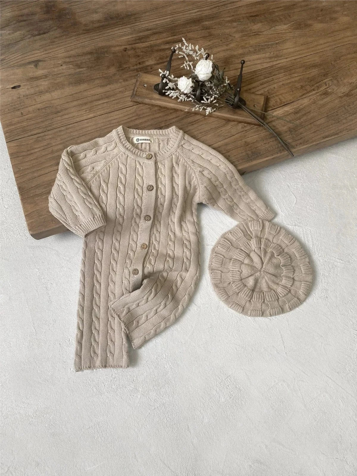 長袖ロンパース ベビージャンプスーツ+帽子セット アランニットケーブル編み長袖ロンパース+ニットベレー帽【mh0008730】