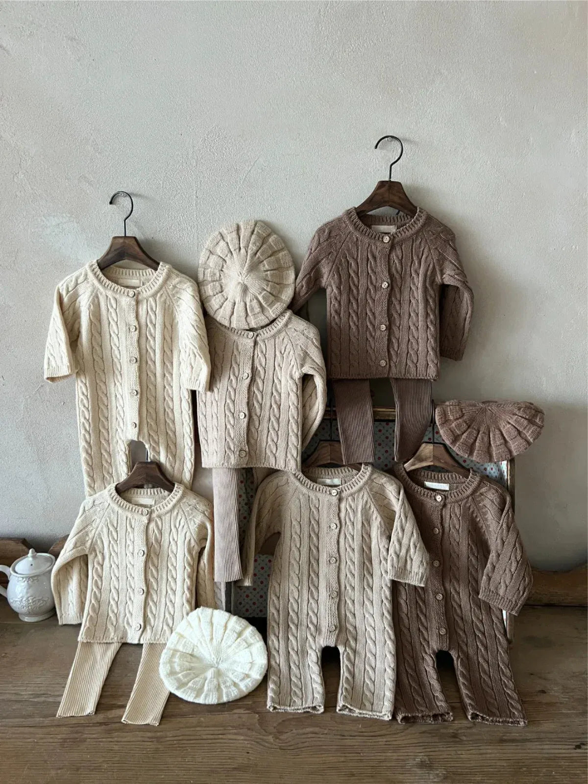 長袖ロンパース ベビージャンプスーツ+帽子セット アランニットケーブル編み長袖ロンパース+ニットベレー帽【mh0008730】