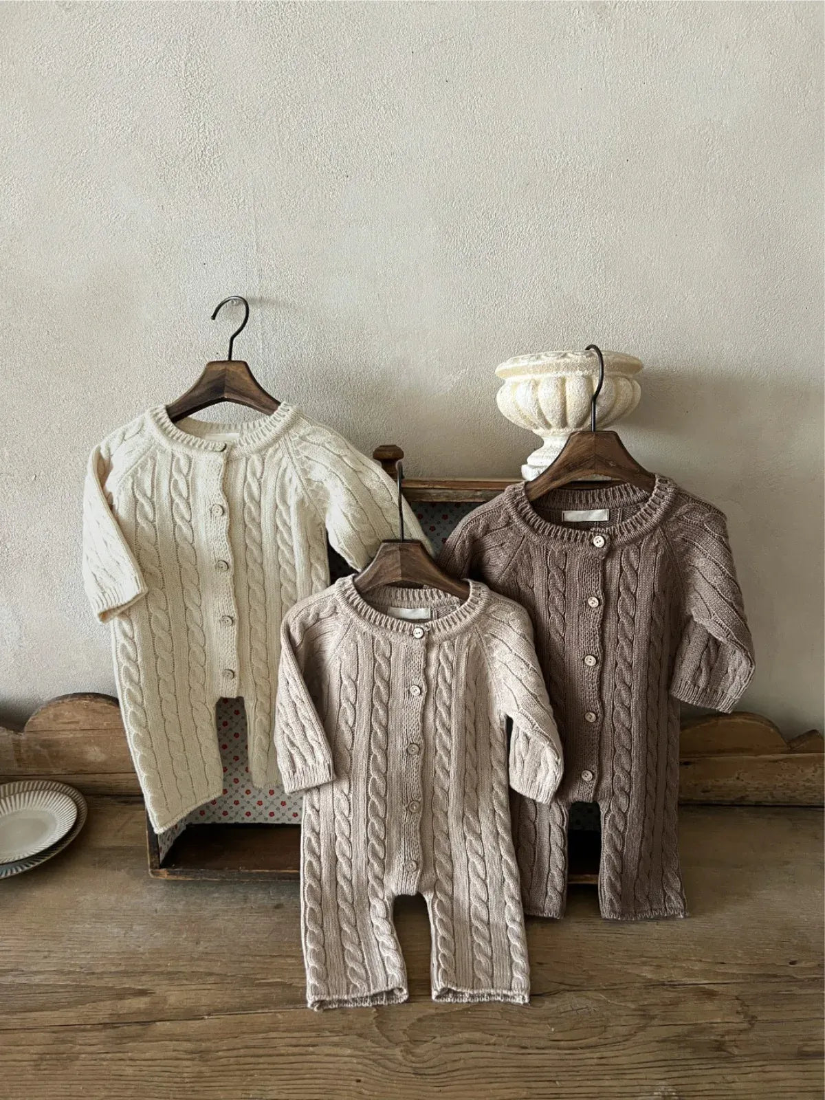 長袖ロンパース ベビージャンプスーツ+帽子セット アランニットケーブル編み長袖ロンパース+ニットベレー帽【mh0008730】