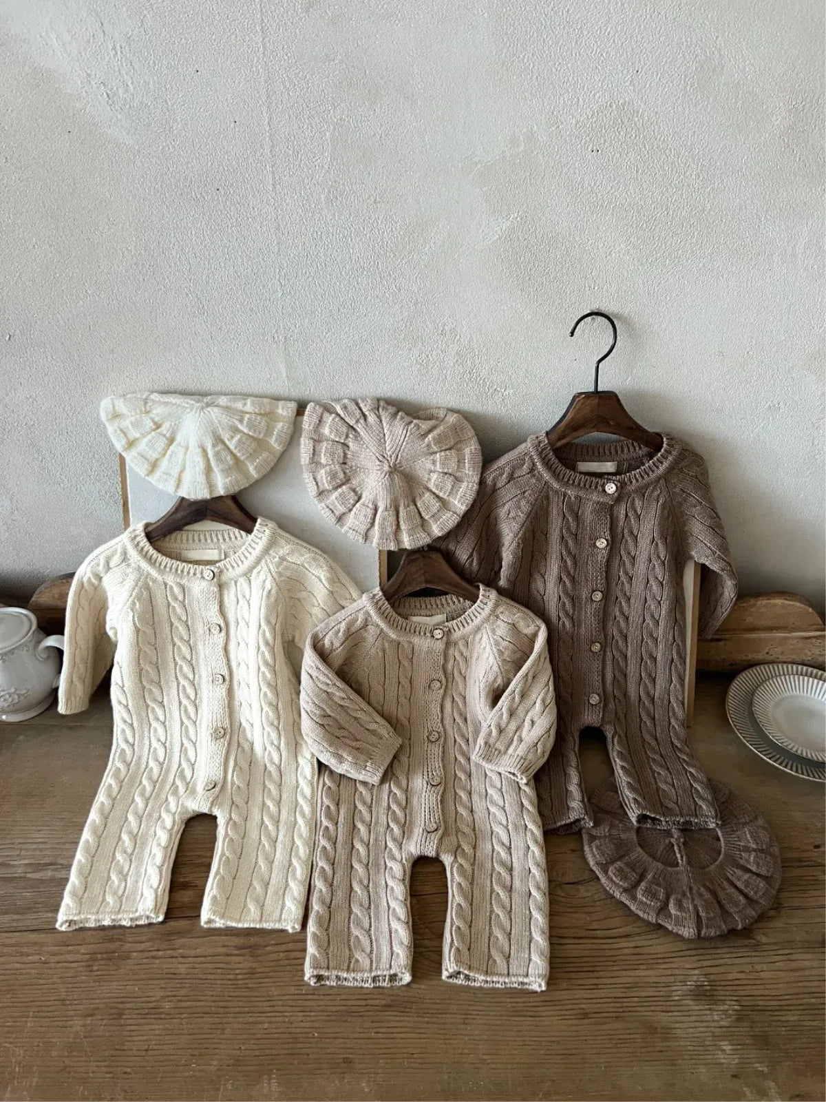 長袖ロンパース ベビージャンプスーツ+帽子セット アランニットケーブル編み長袖ロンパース+ニットベレー帽【mh0008730】