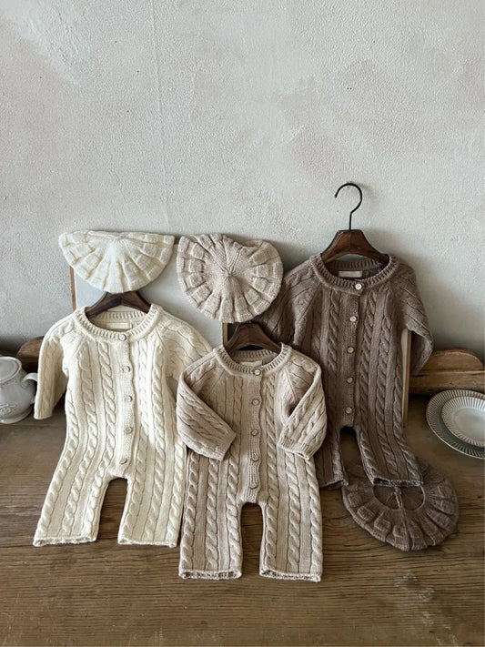 長袖ロンパース ベビージャンプスーツ+帽子セット アランニットケーブル編み長袖ロンパース+ニットベレー帽【mh0008730】