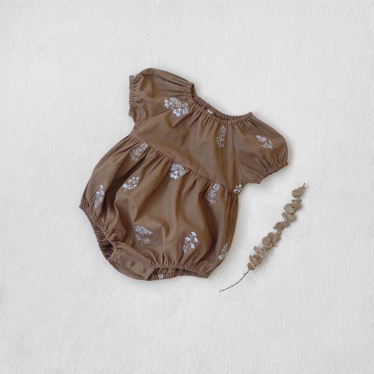 半袖ロンパース フラワー刺繍半袖パフスリーブロンパース【mh0009989】
