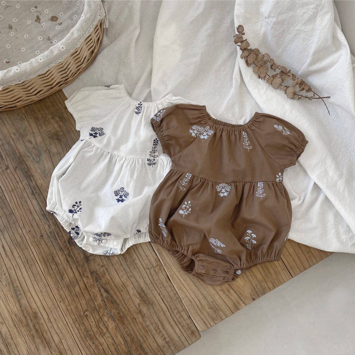 半袖ロンパース フラワー刺繍半袖パフスリーブロンパース【mh0009989】