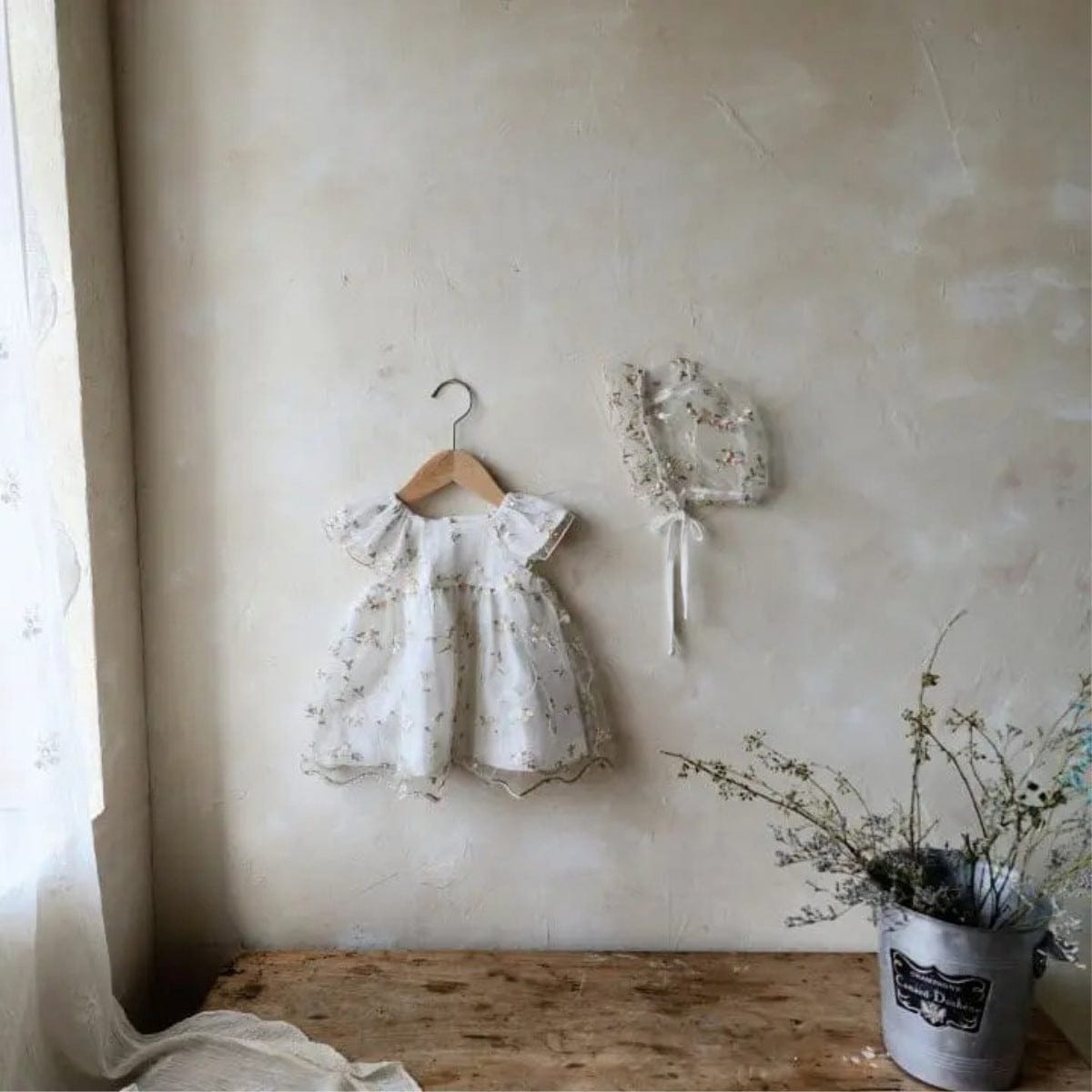 半袖ワンピース 刺繍フラワーチュールフリルスリーブワンピース+レース刺繍ボンネット帽子セット【mh0010206】