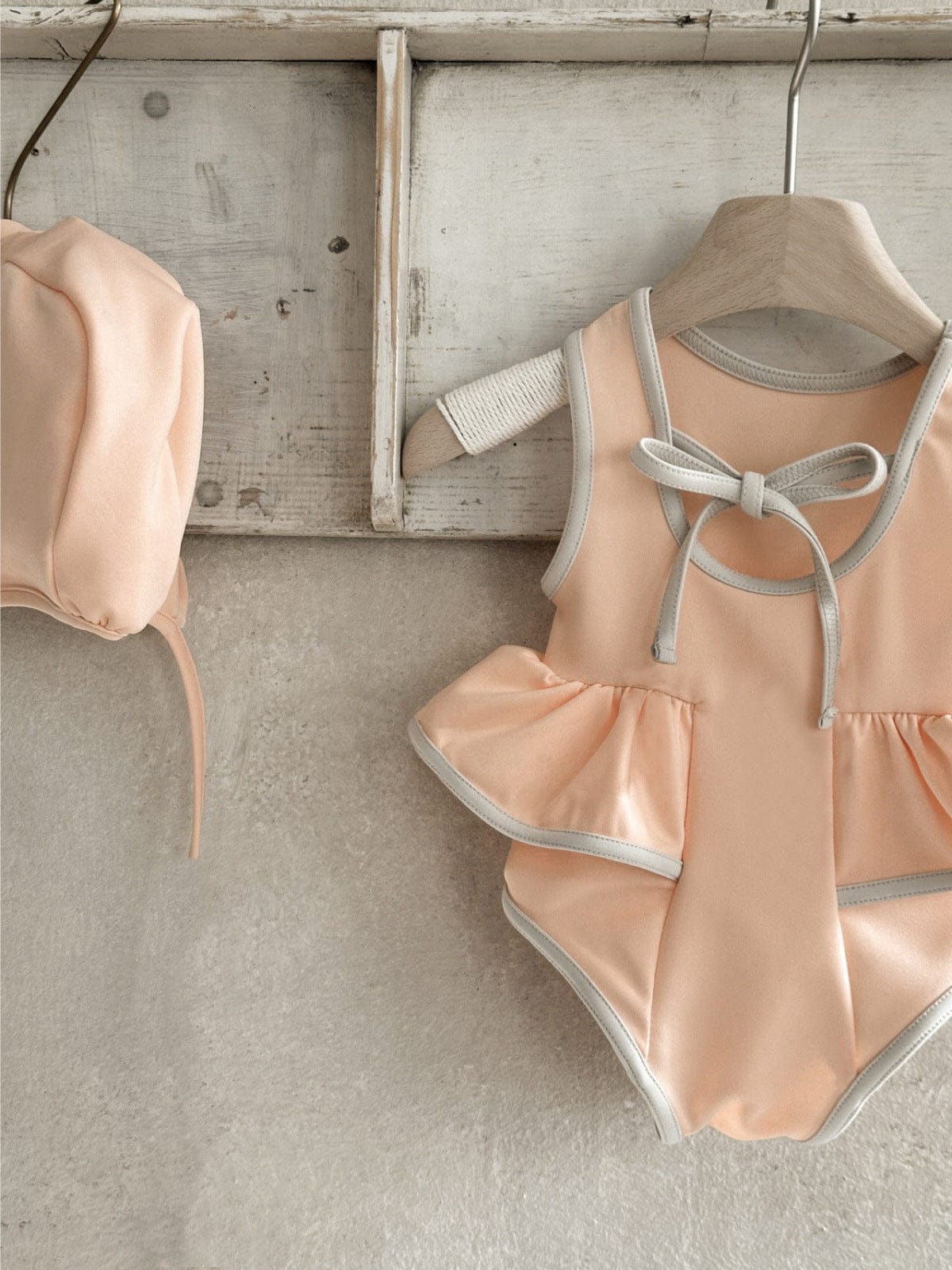 ベビー用水着 ベビー水着 サイドフリルノースリーブワンピーススイムウェア+帽子セット【mh0010216】