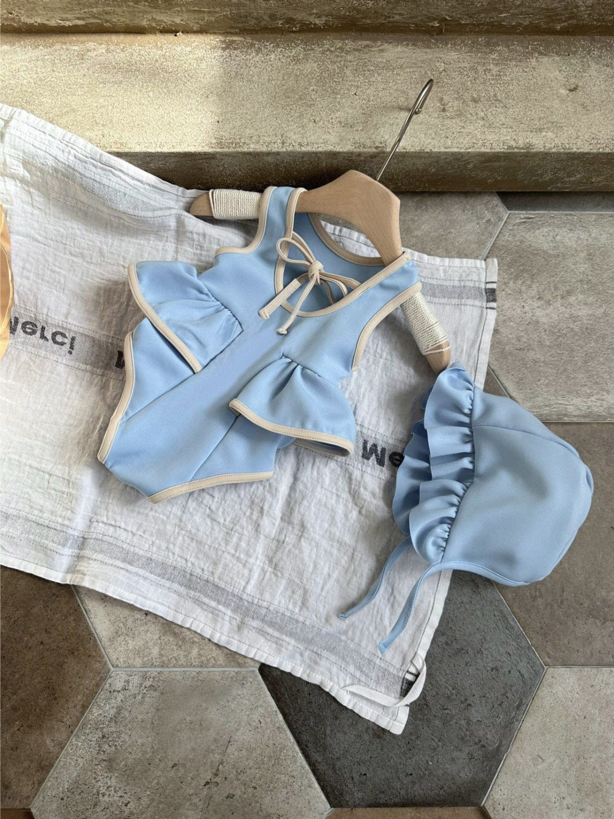 ベビー用水着 ベビー水着 サイドフリルノースリーブワンピーススイムウェア+帽子セット【mh0010216】