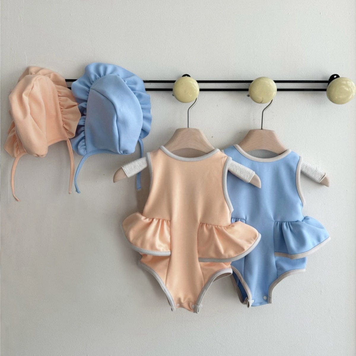 ベビー用水着 ベビー水着 サイドフリルノースリーブワンピーススイムウェア+帽子セット【mh0010216】