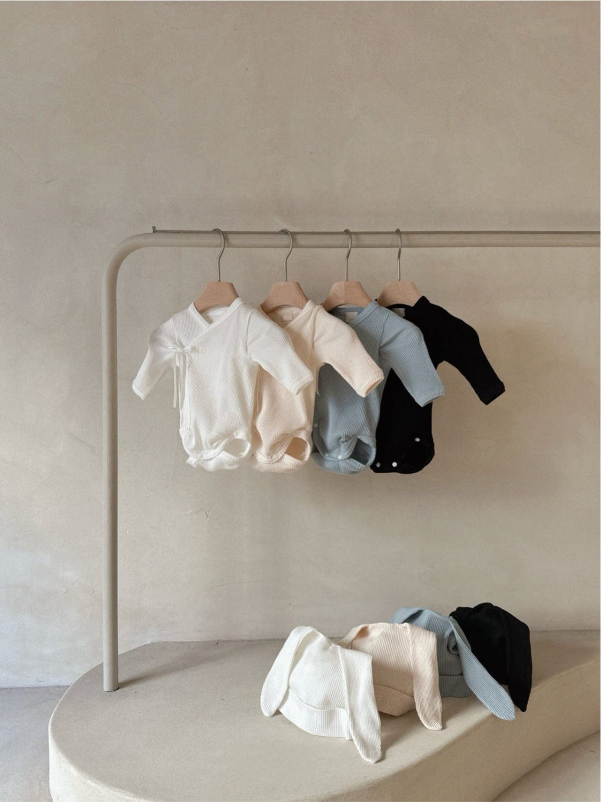 ロンパースセットアップ 長袖ベビー肌着ロンパース+足付きレギンスパンツ+うさ耳帽子セット【mh0010599】