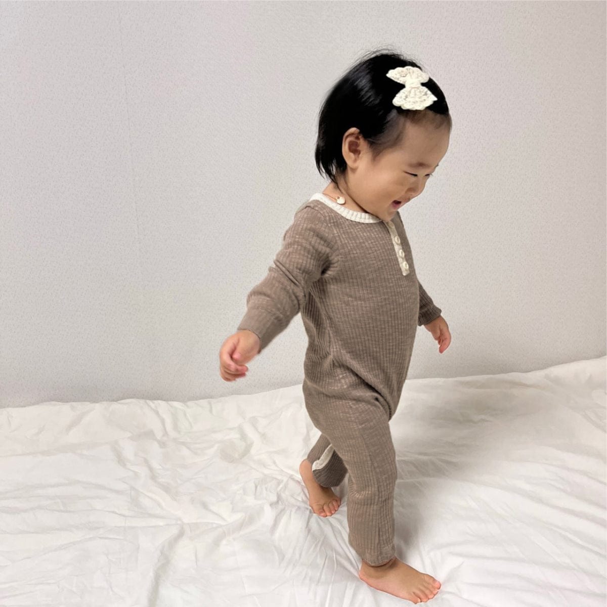 長袖ロンパース リブ編みロンパース 長袖 ヘンリーネック バイカラーパイピング コットンカバーオール【mh0010888】