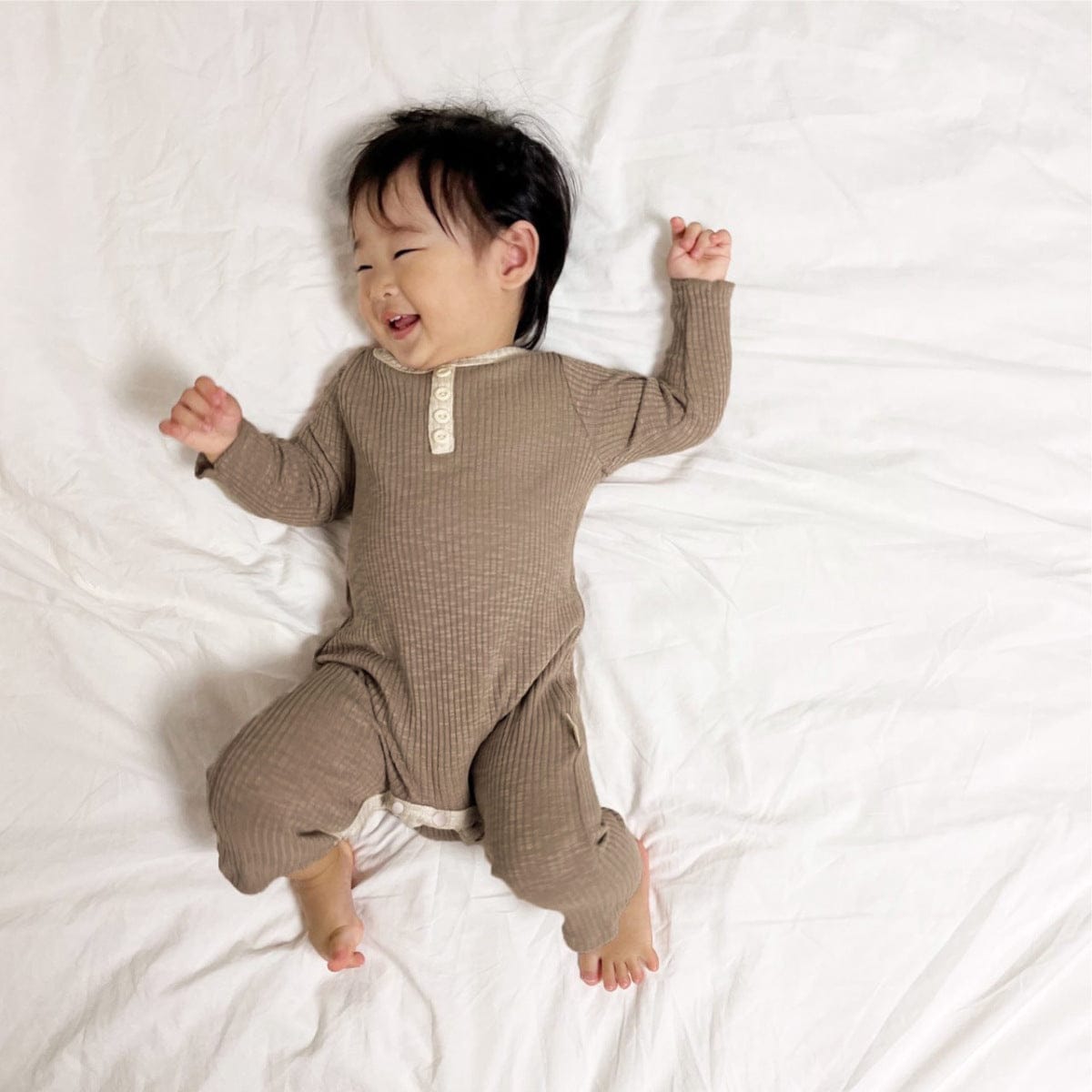 長袖ロンパース リブ編みロンパース 長袖 ヘンリーネック バイカラーパイピング コットンカバーオール【mh0010888】