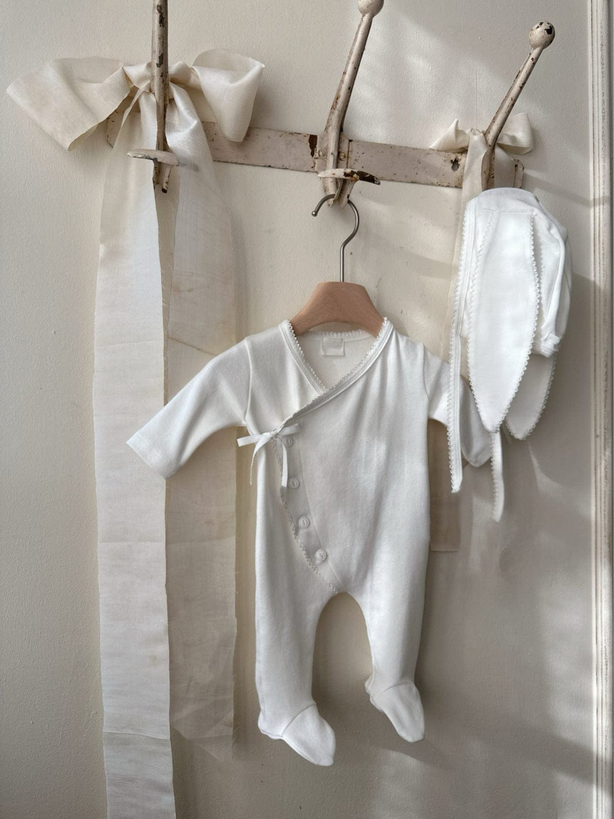 長袖ロンパース フロントリボンロンパース 足つきデザイン コットン新生児カバーオール【mh0010893】