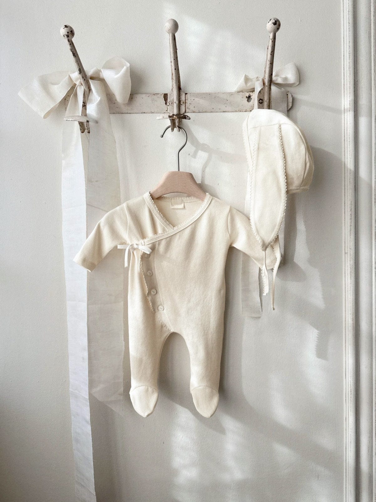 長袖ロンパース フロントリボンロンパース 足つきデザイン コットン新生児カバーオール【mh0010893】