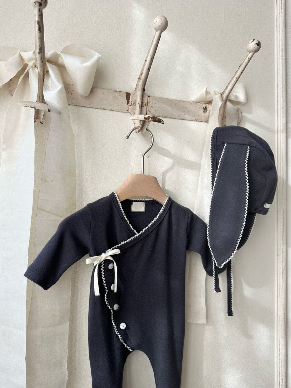 長袖ロンパース フロントリボンロンパース 足つきデザイン コットン新生児カバーオール【mh0010893】