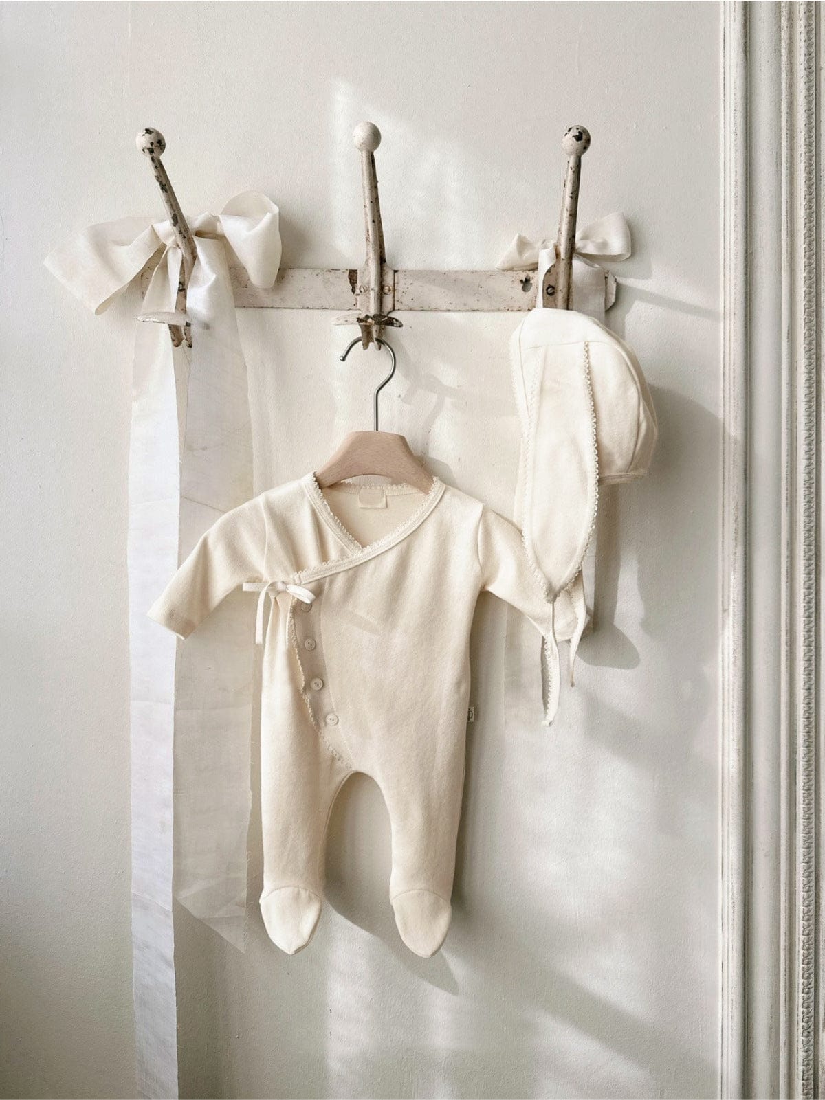 長袖ロンパース フロントリボンロンパース 足つきデザイン コットン新生児カバーオール【mh0010893】