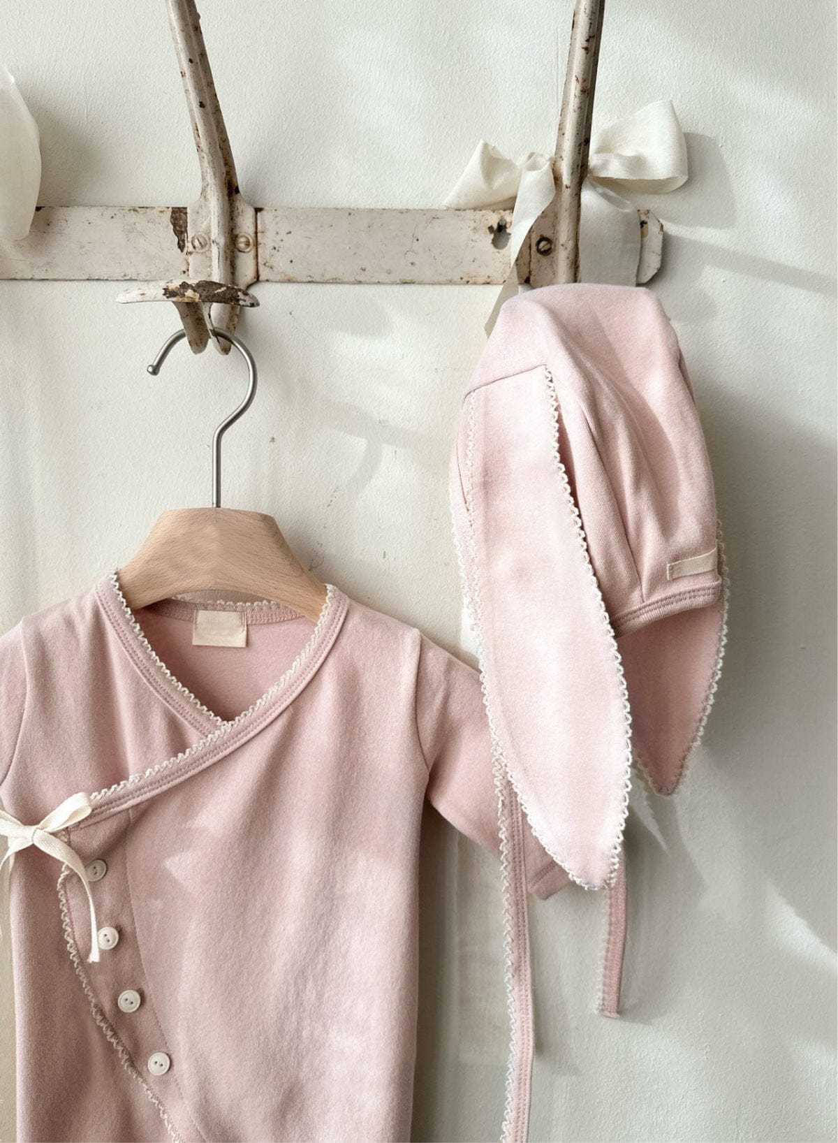 長袖ロンパース フロントリボンロンパース 足つきデザイン コットン新生児カバーオール【mh0010893】