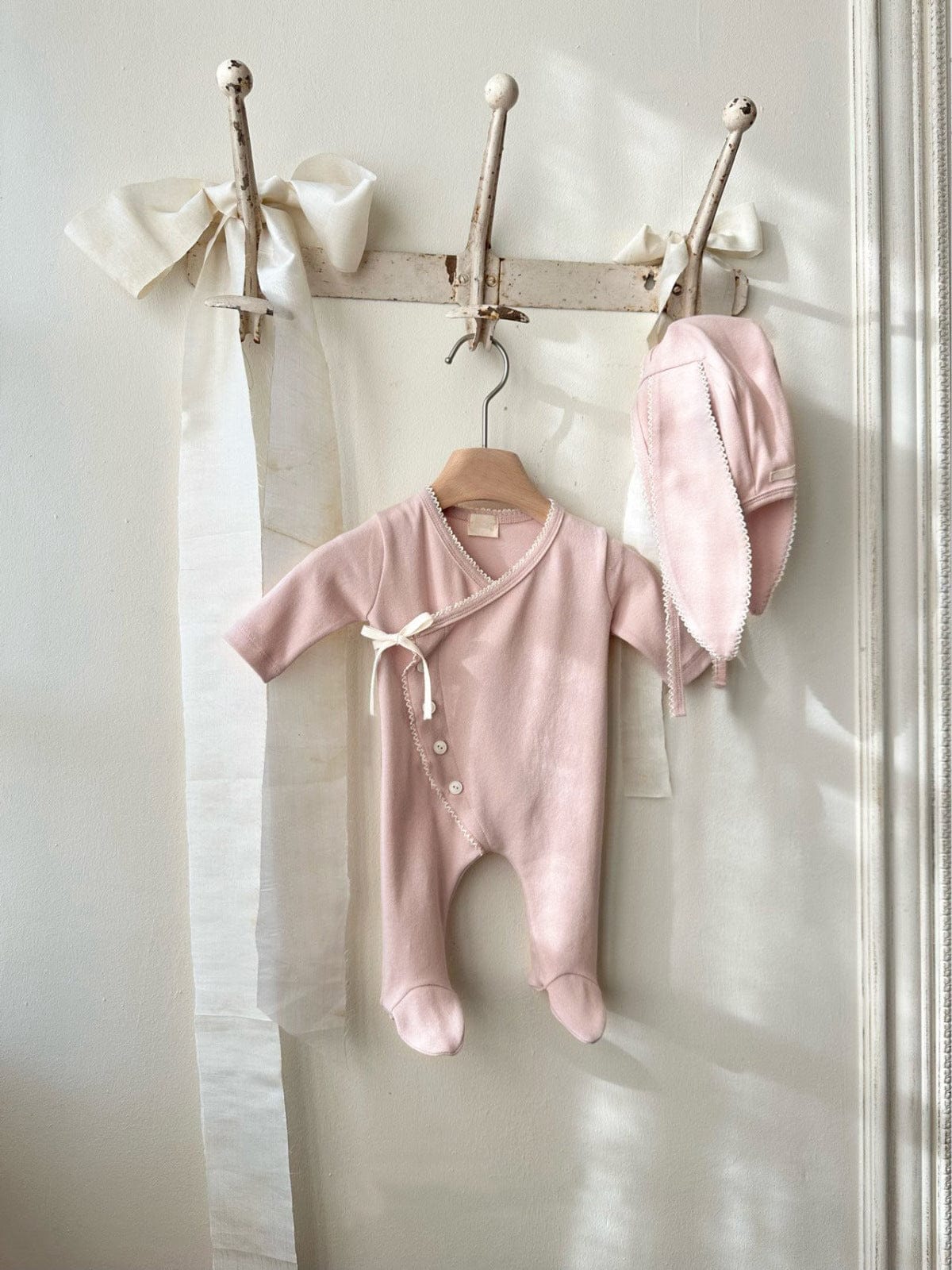 長袖ロンパース フロントリボンロンパース 足つきデザイン コットン新生児カバーオール【mh0010893】