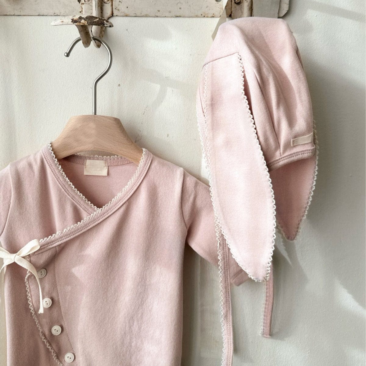 長袖ロンパース フロントリボンロンパース 足つきデザイン コットン新生児カバーオール【mh0010893】