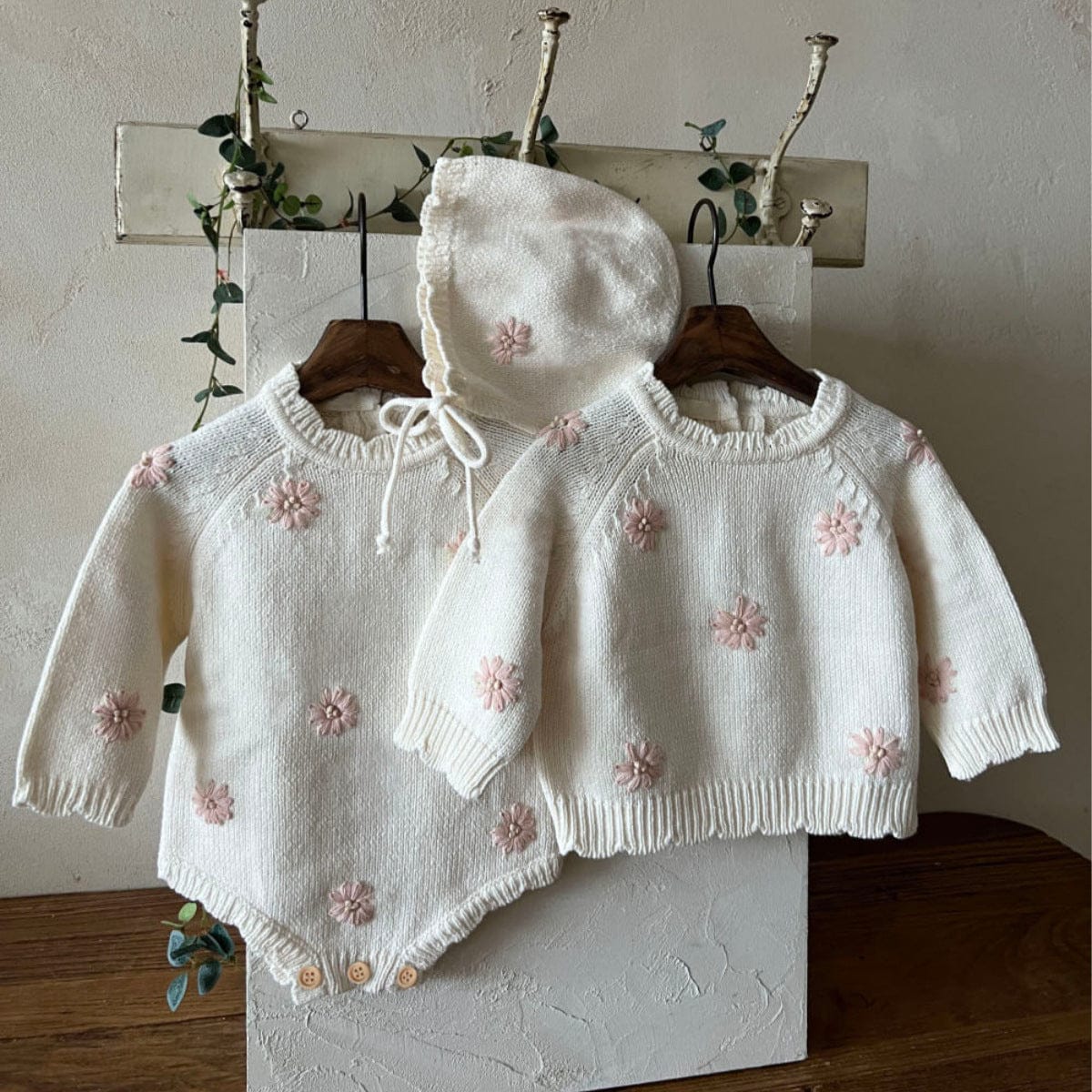 長袖ロンパース ぷっくり刺繍フラワーニットロンパース メロウ 長袖ベビーカバーオール【mh0010894】