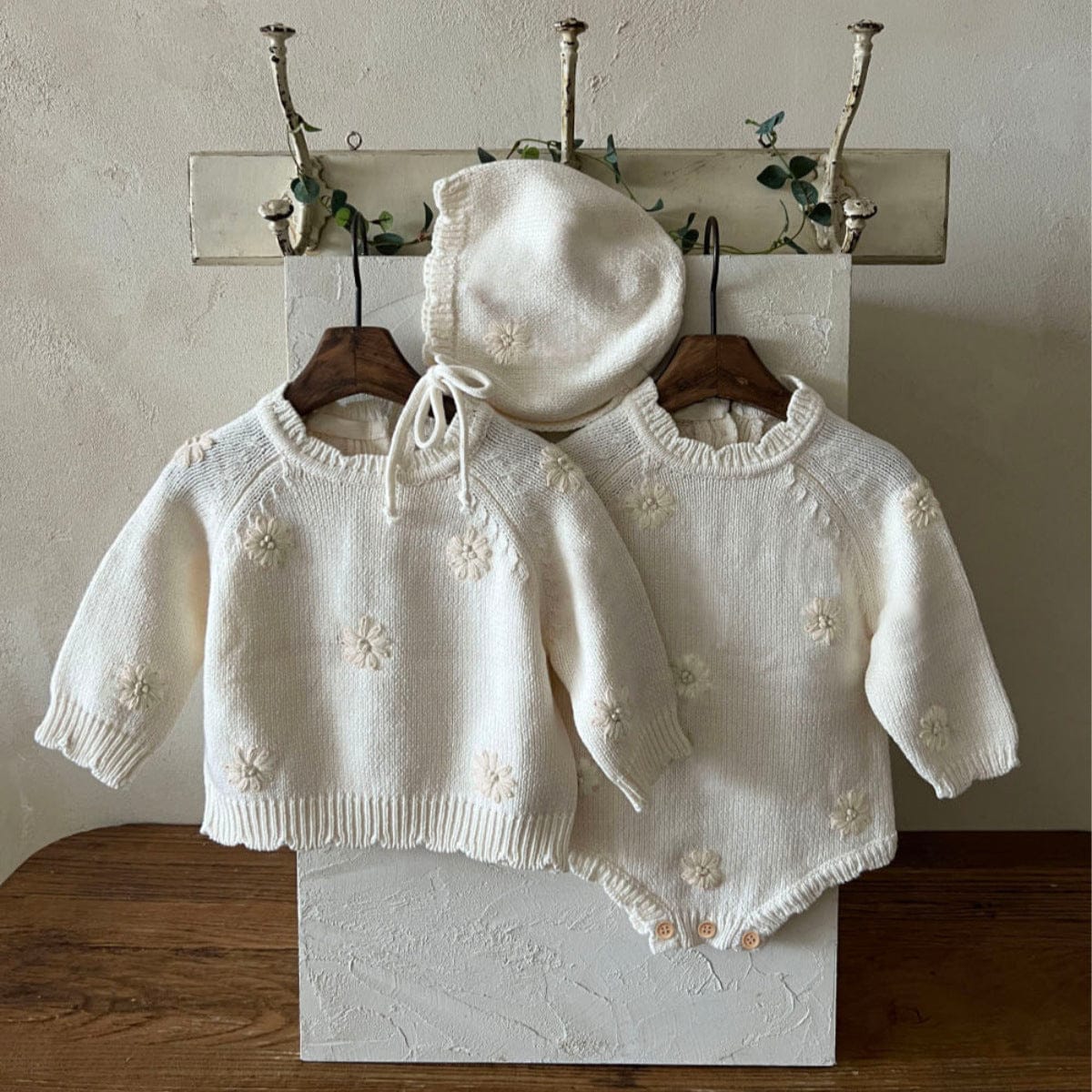ニット・セーター ぷっくり刺繍フラワーニットトップス/ロンパース/ボンネット【mh0010898】