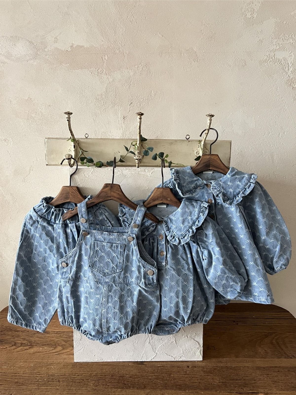 ノースリーブロンパース デニム サロペット ロンパース ジャガードリボン ポケット【mh0011352】