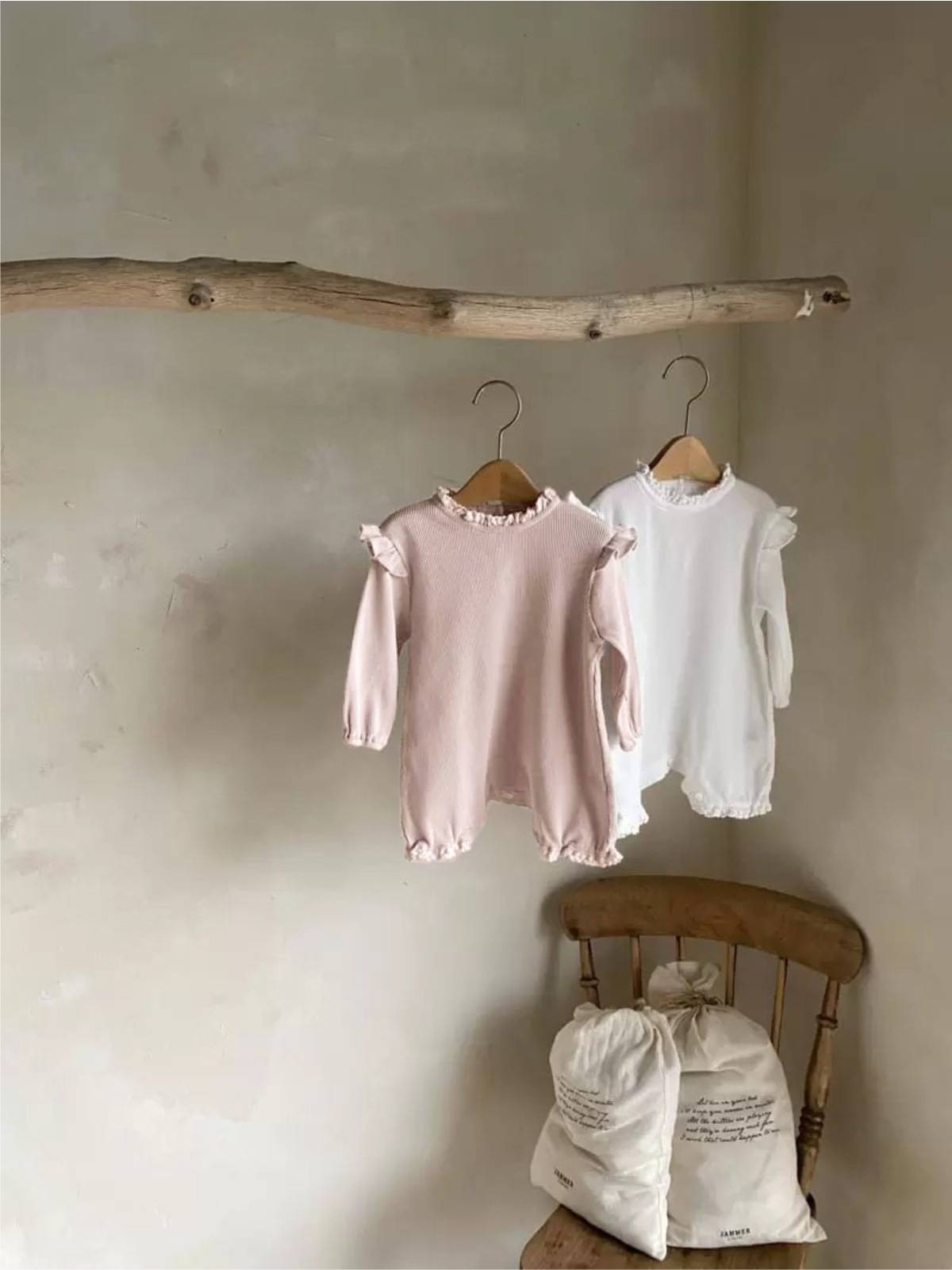 長袖ロンパース 長袖ロンパース ワッフル素材 フリルショルダー メロウフリル ボディスーツ【mh0011366】